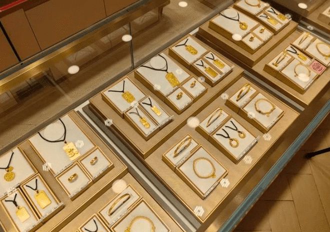 足金饰品零售价突破810元关口，新高度下的金色诱惑与旅行探索之美