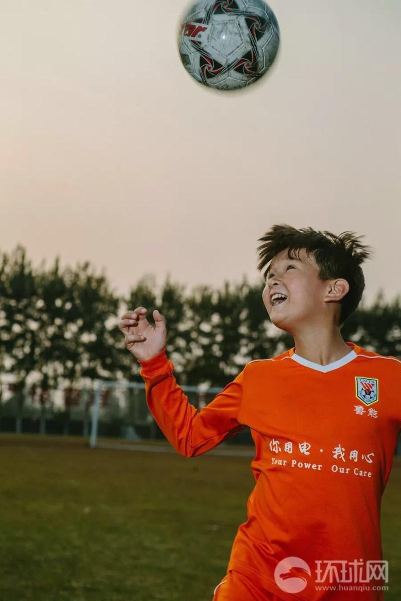管家婆一肖一码	新疆足球少年走红：努力成为职业球员,实地验证策略方案_HDR版98.28.35