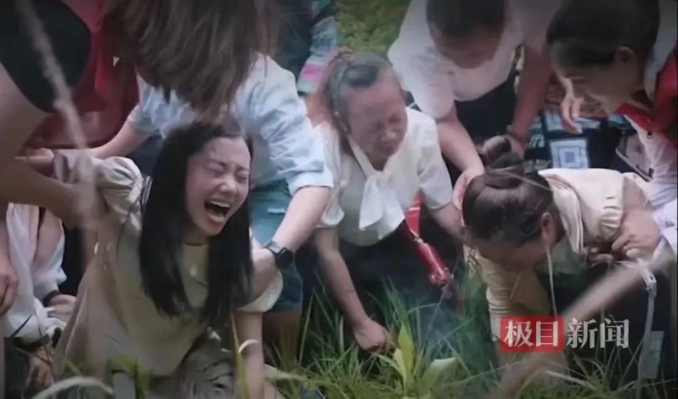 杨妞花与余华英的跨时空对视，一场情感邂逅的15秒记忆