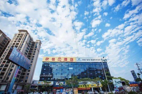 山东一餐饮店爆炸 房屋完全垮塌