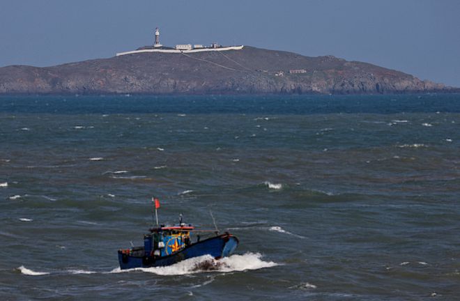 台军：辽宁舰北上通过台湾海峡