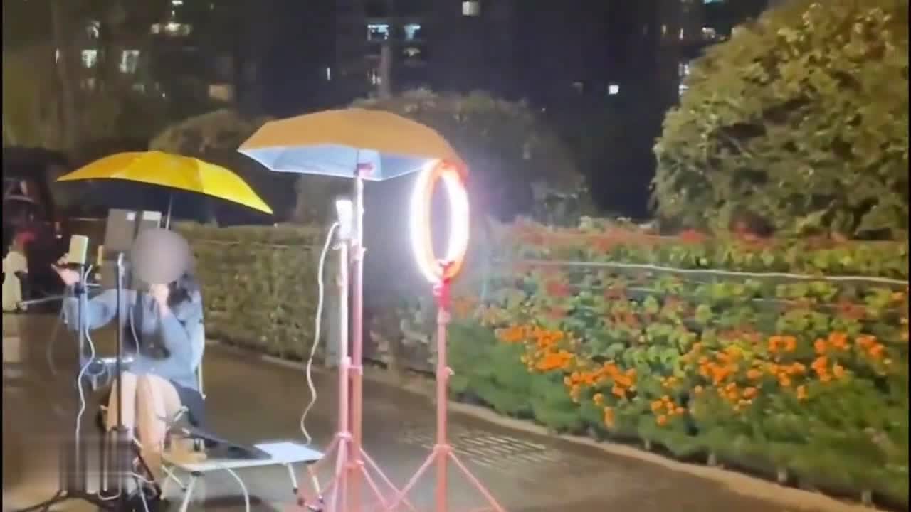 管家婆一肖一码00中奖网站	女主播深夜路边直播 拒绝搭讪后被撞