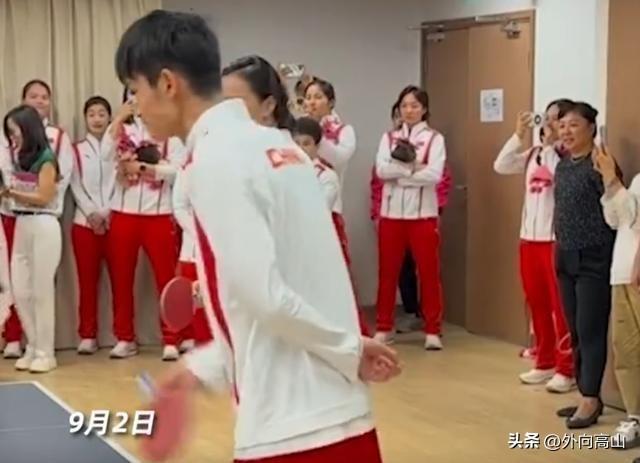樊振东期待陈奕迅演唱会邀请，名将的追星之旅