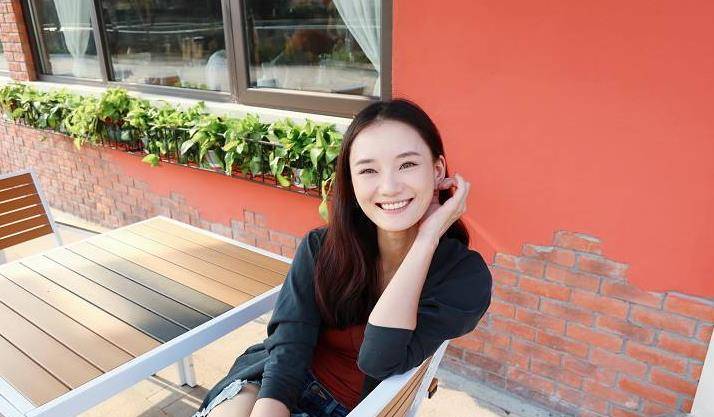姐妹遭遇悲剧，年幼失散，青春成孤儿的心酸故事