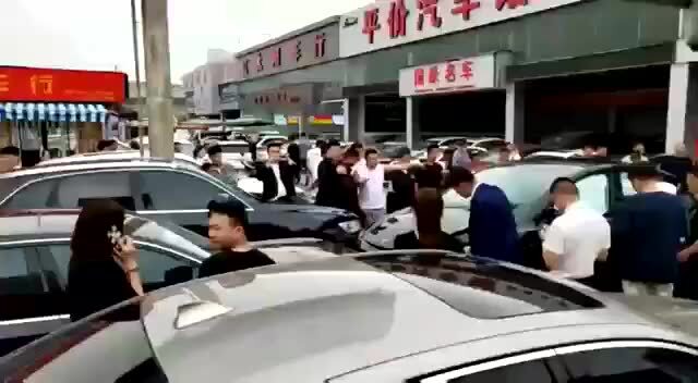 特斯拉发布会现场突发疾病事件，应急处理与事件反思