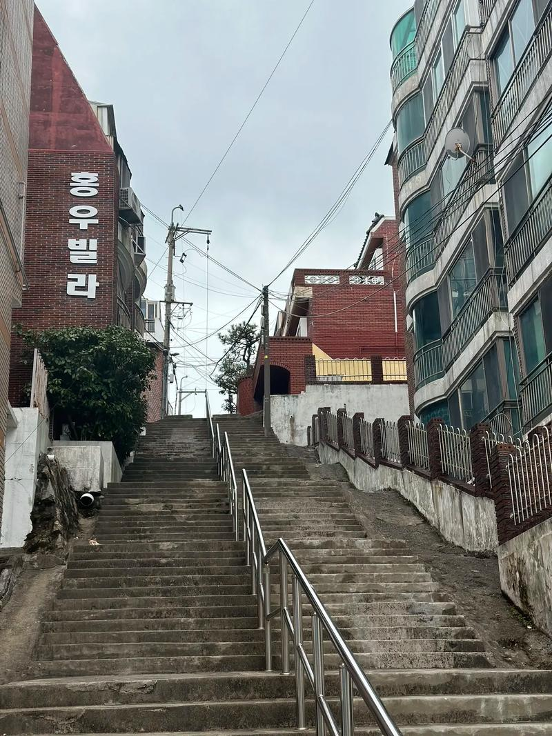 揭秘韩剧背后的秘密，重庆照片竟被用作首尔场景！🤯📸