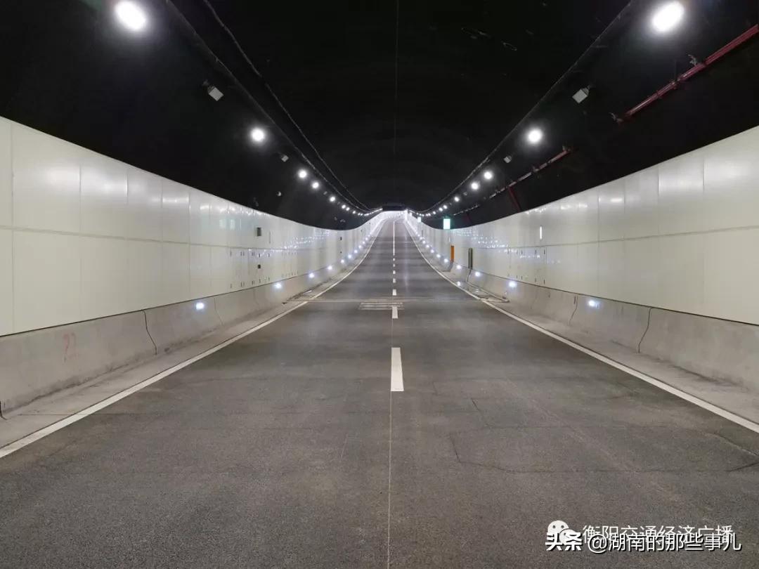 隧道通车后过江仅需5分钟，详细通行指南与步骤指南