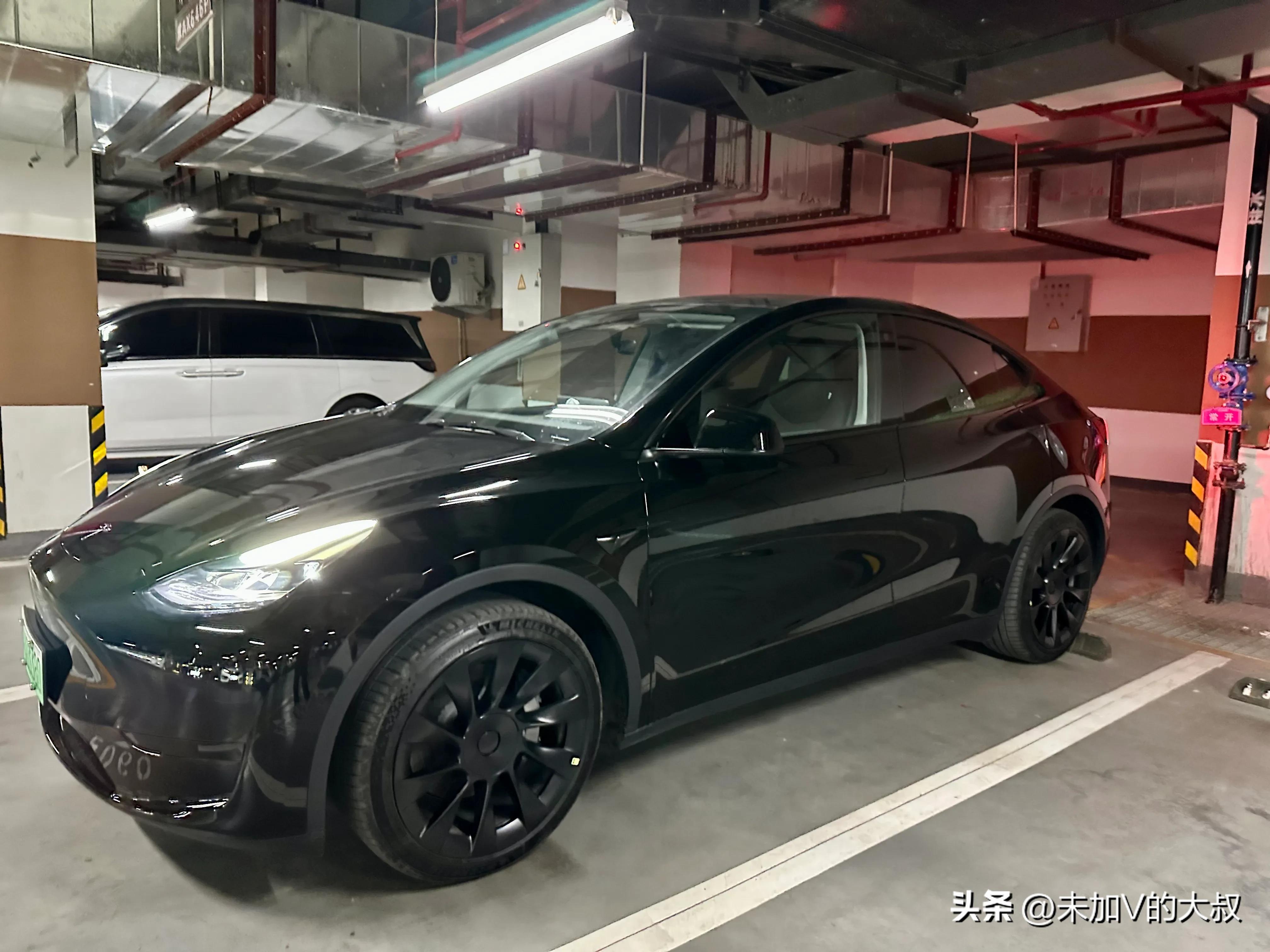 特斯拉全新无人驾驶Model Y，驾驭未来的自信之选
