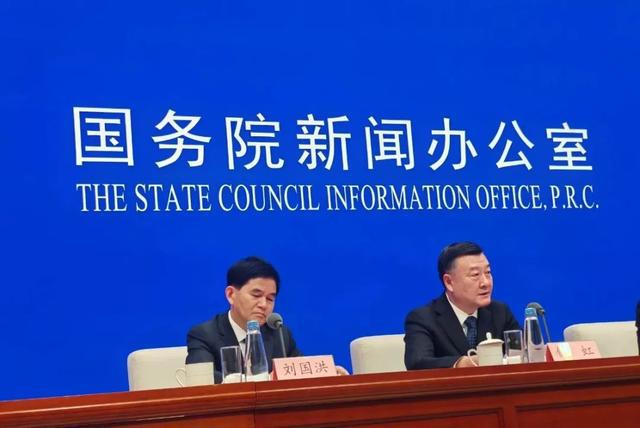 住建部，中国房地产市场筑底之际，小巷风光与隐藏价值揭秘