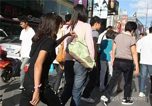 网红探险直播，情侣甜蜜瞬间与自然美景的探索之旅（含偷拍直播争议）