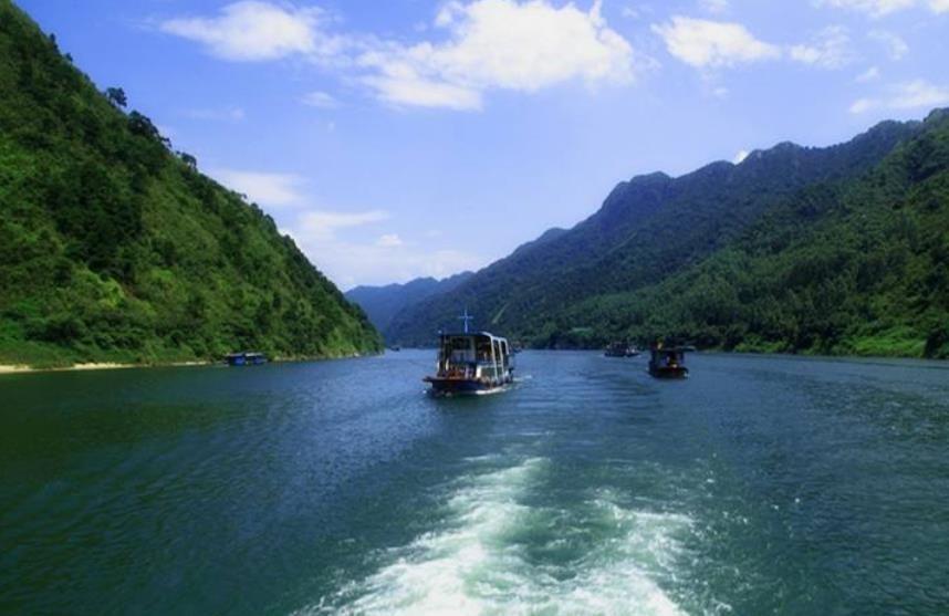 80岁奶奶旅行记，88元游山玩水带回两只鸡的故事