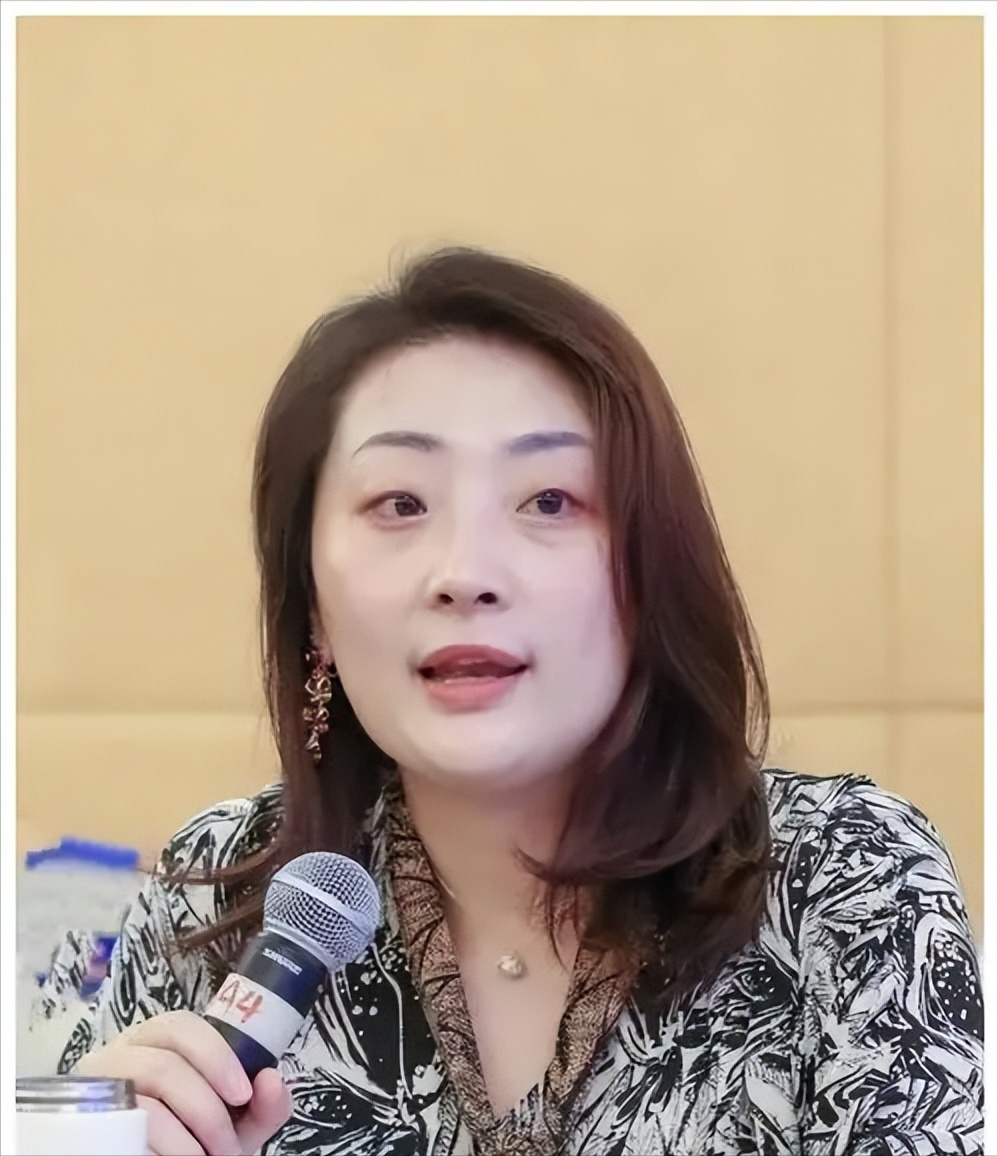 宗馥莉亲自巡店便利店，老板回应，真实情况揭秘！