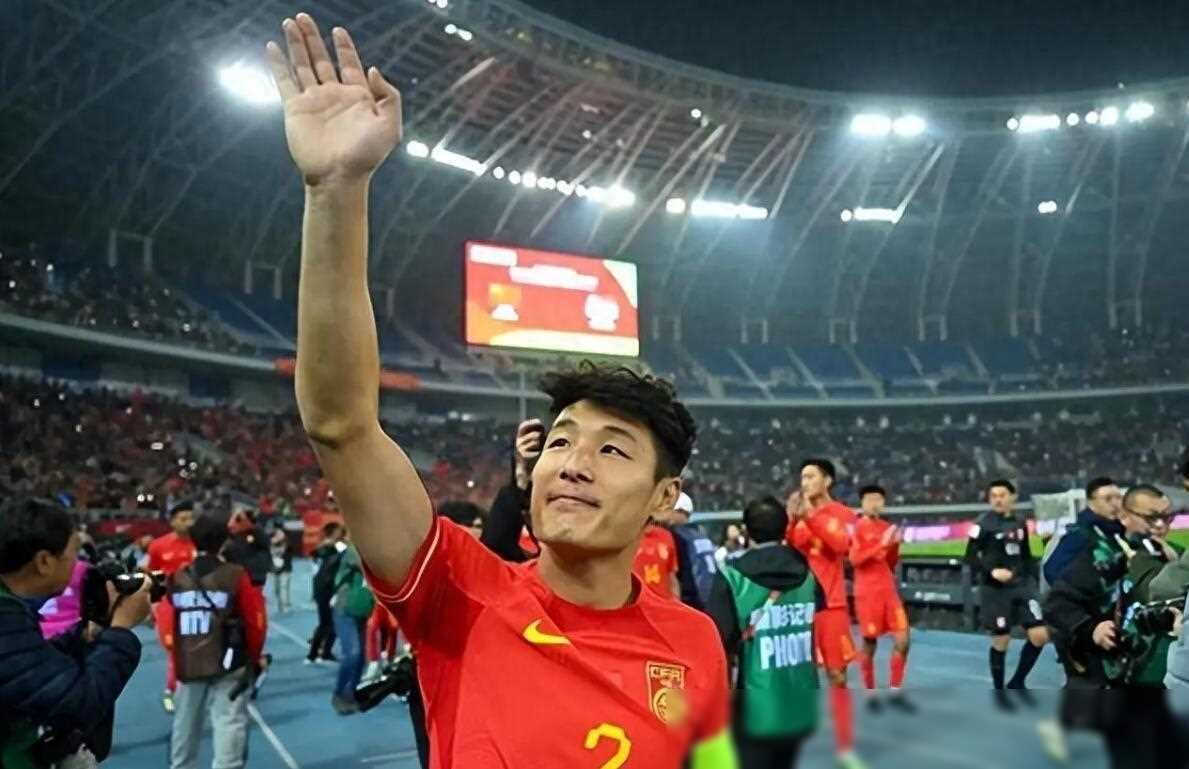 武磊打封闭驰援国足，英雄归来，决心拼搏的奋斗之路