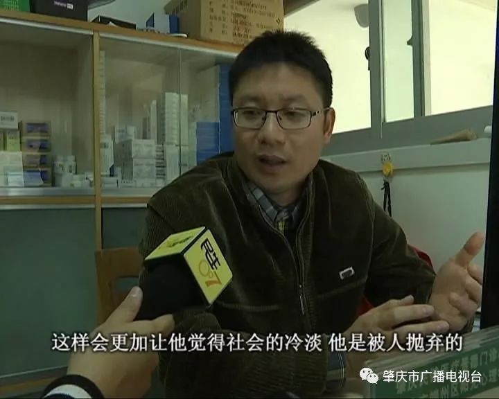 男子当街殴打代驾