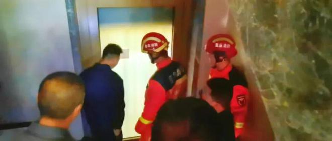 科技与智慧拯救被困女子，电梯一天一夜惊魂记