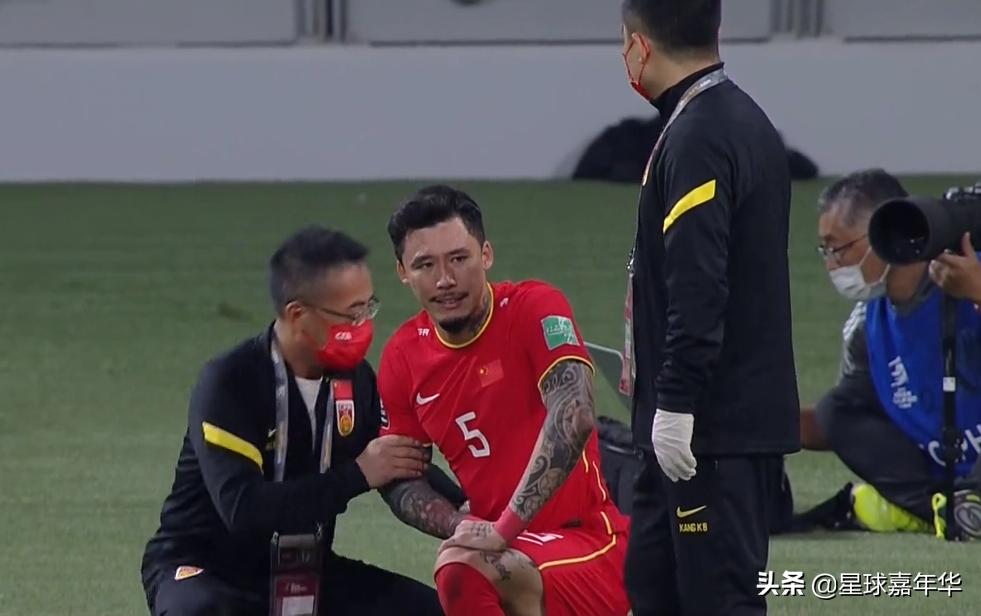 中国男足遭遇三连败，背后的故事引人深思