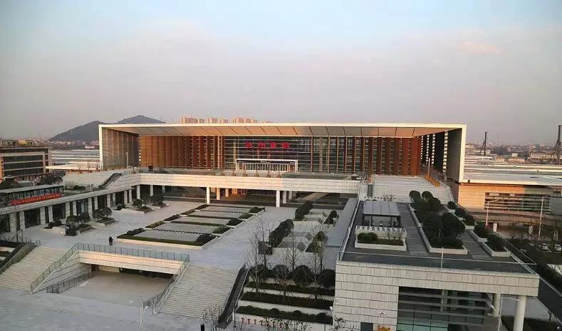 科技与舒适完美融合，最新火车的革新之旅