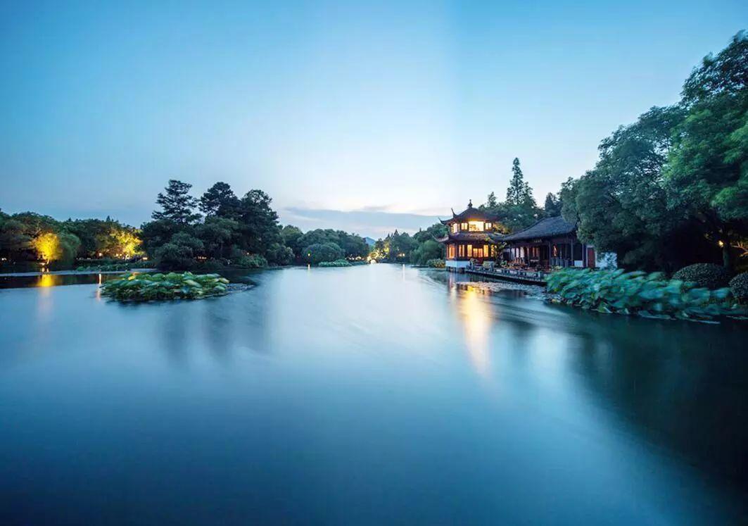最新iPhone与自然美景的邂逅，寻找内心平和的旅程