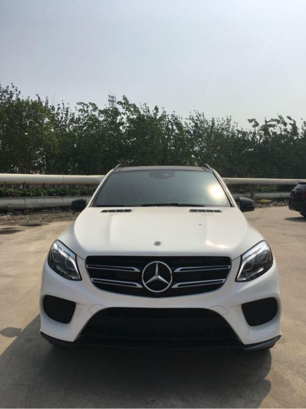 奔驰GLE最新款与自然美景的浪漫之旅体验