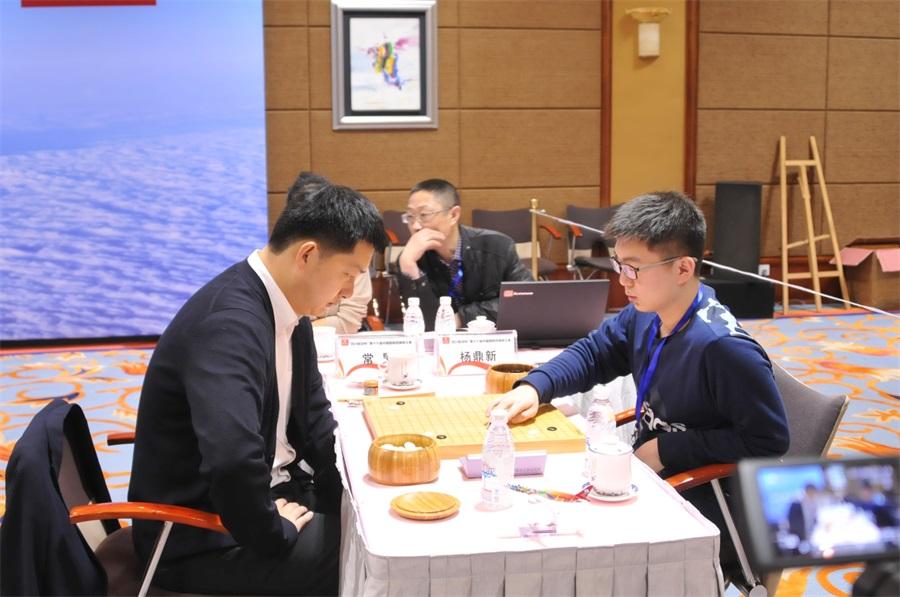 柯洁围棋新动态，棋逢对手展现自信，励志前行之路