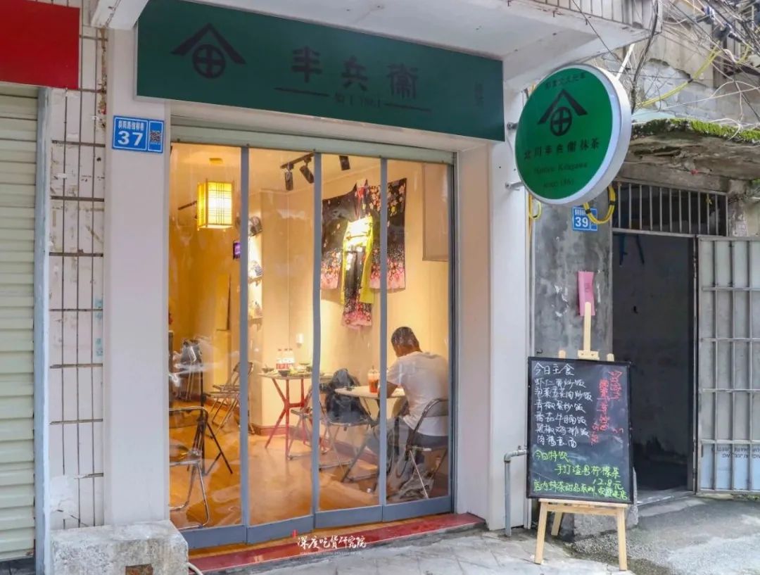 探索小巷深处的爱，最新视频带你领略特色小店的未知魅力