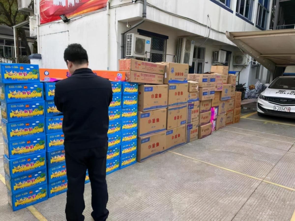 迷你熊最新探索，小巷隐藏宝藏的独家小店之旅