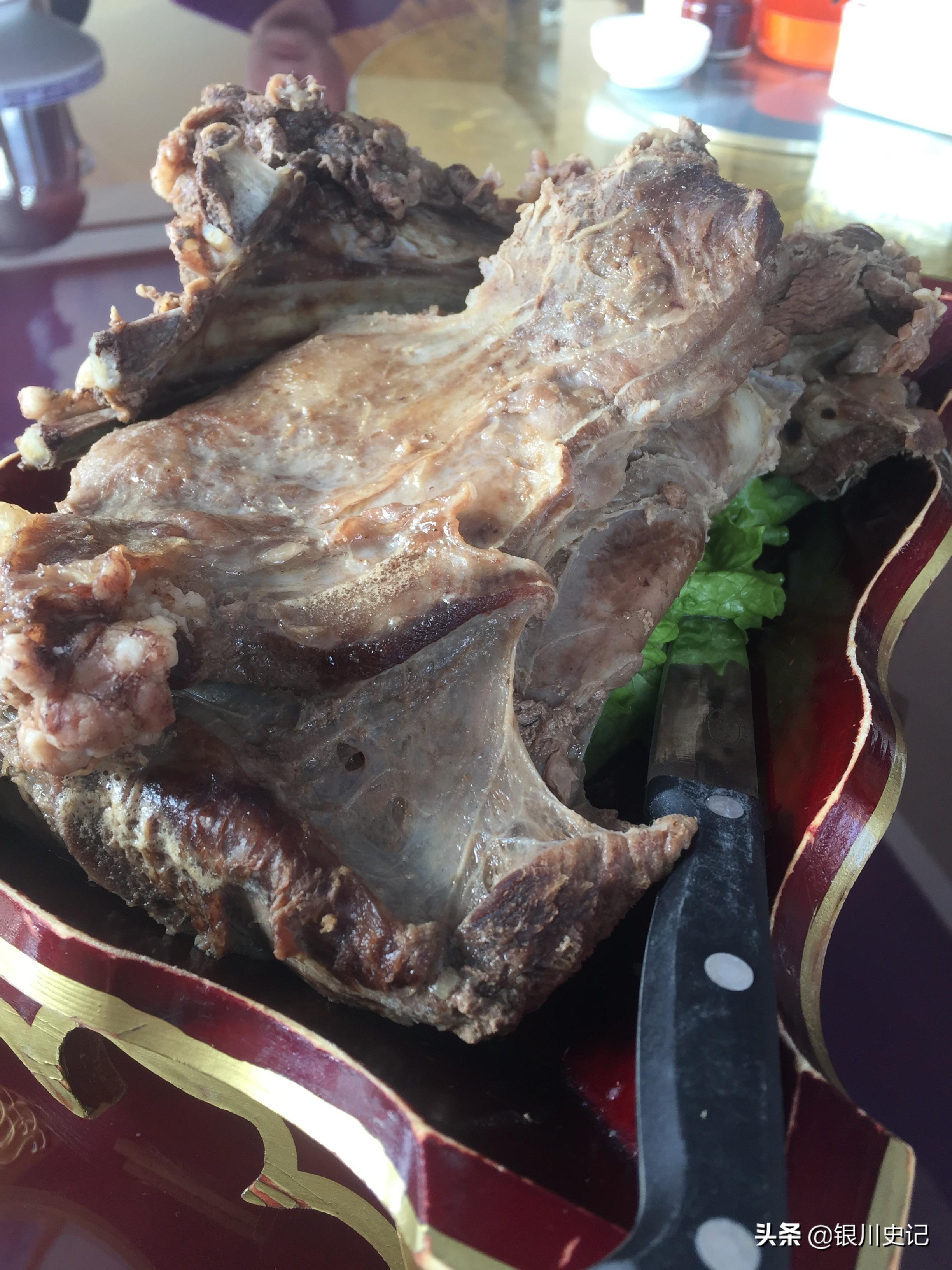 探索时尚美食独特魅力，最新吃羊头风潮来袭！