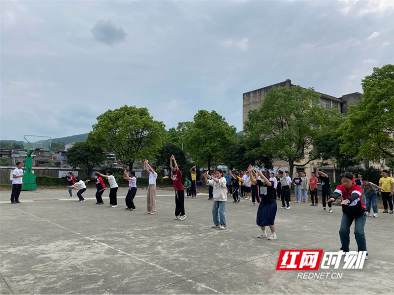 教师最新比赛，探索自然美景的心灵之旅启幕