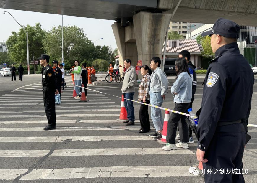 微信头像女2023年最新版图片,微信头像女，2023年最新版图片的秘密来源——小巷中的特色小店