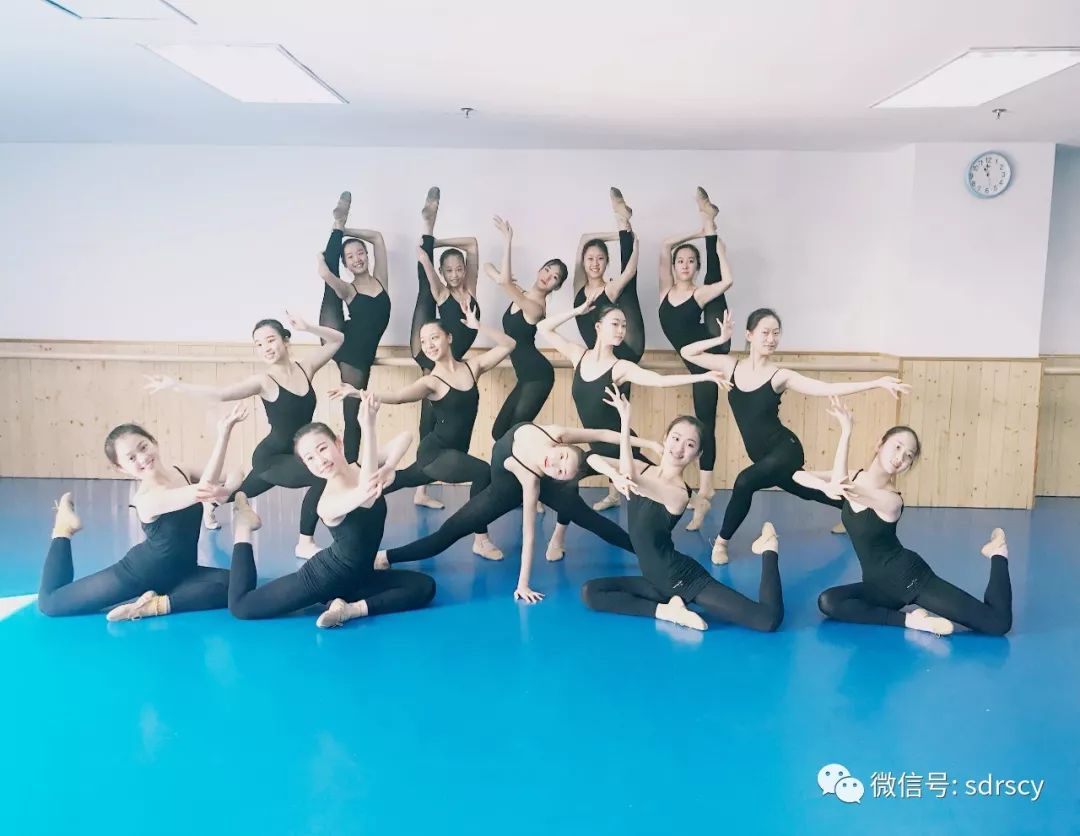 最新舞蹈老师与自然美景的舞蹈之旅