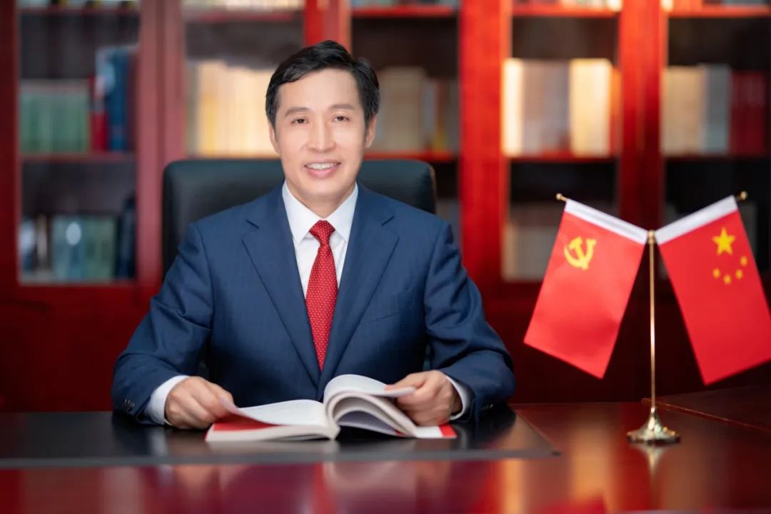 钟登华，时代先锋的卓越历程最新报道