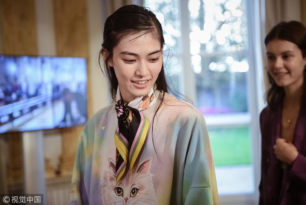 最新上市彩妆，瞬间点亮你的美丽光彩✨