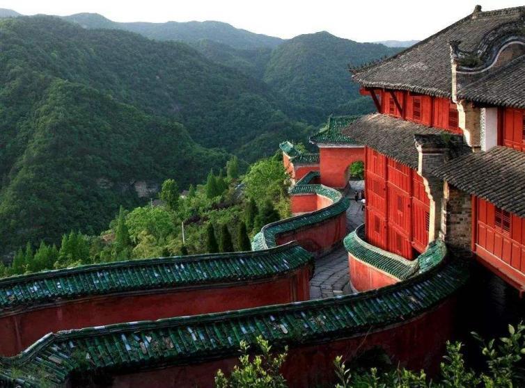武当山景区门票价格的历史回顾与影响分析