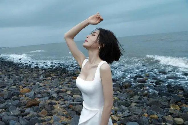 最新美女门事件揭秘，科技新品重塑生活品质，美女与科技共舞的新时代！