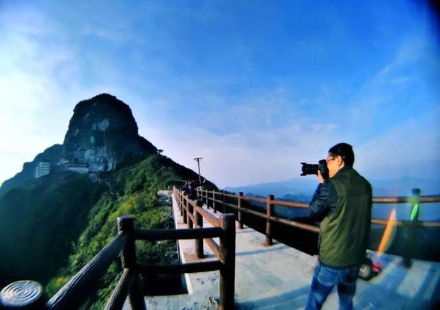 笑傲神雕最新，自然美景探险之旅启程