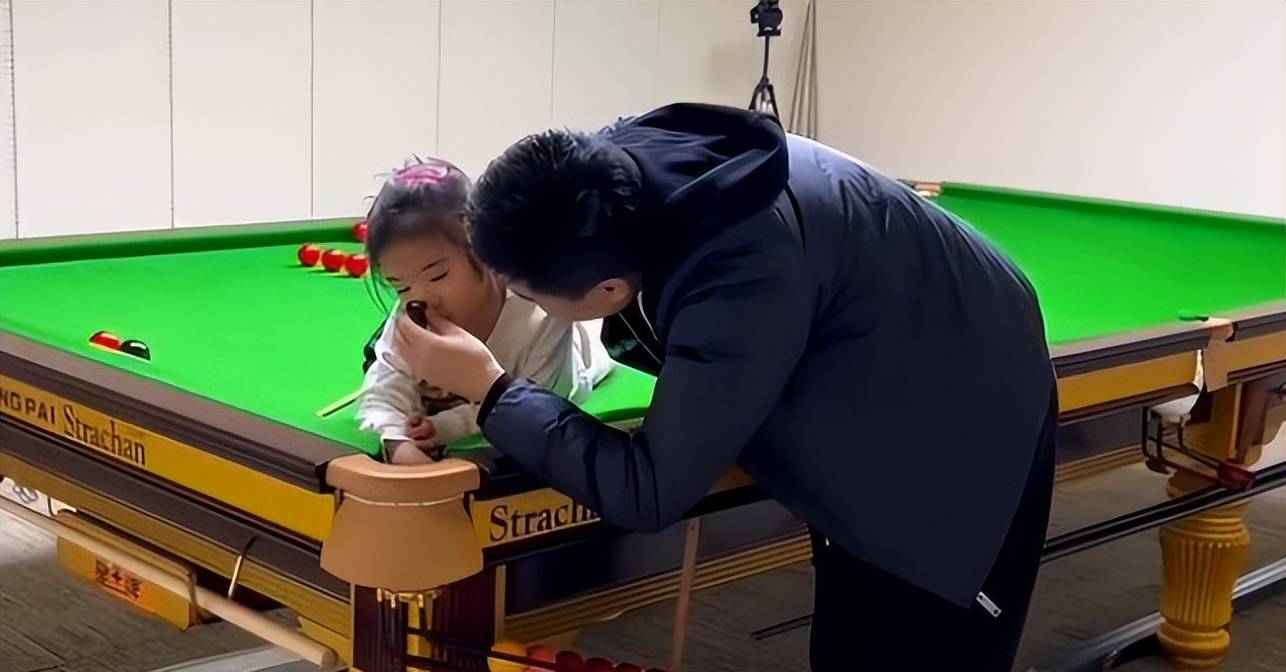丁俊晖最新日常揭秘，球桌外的趣事与真挚友情