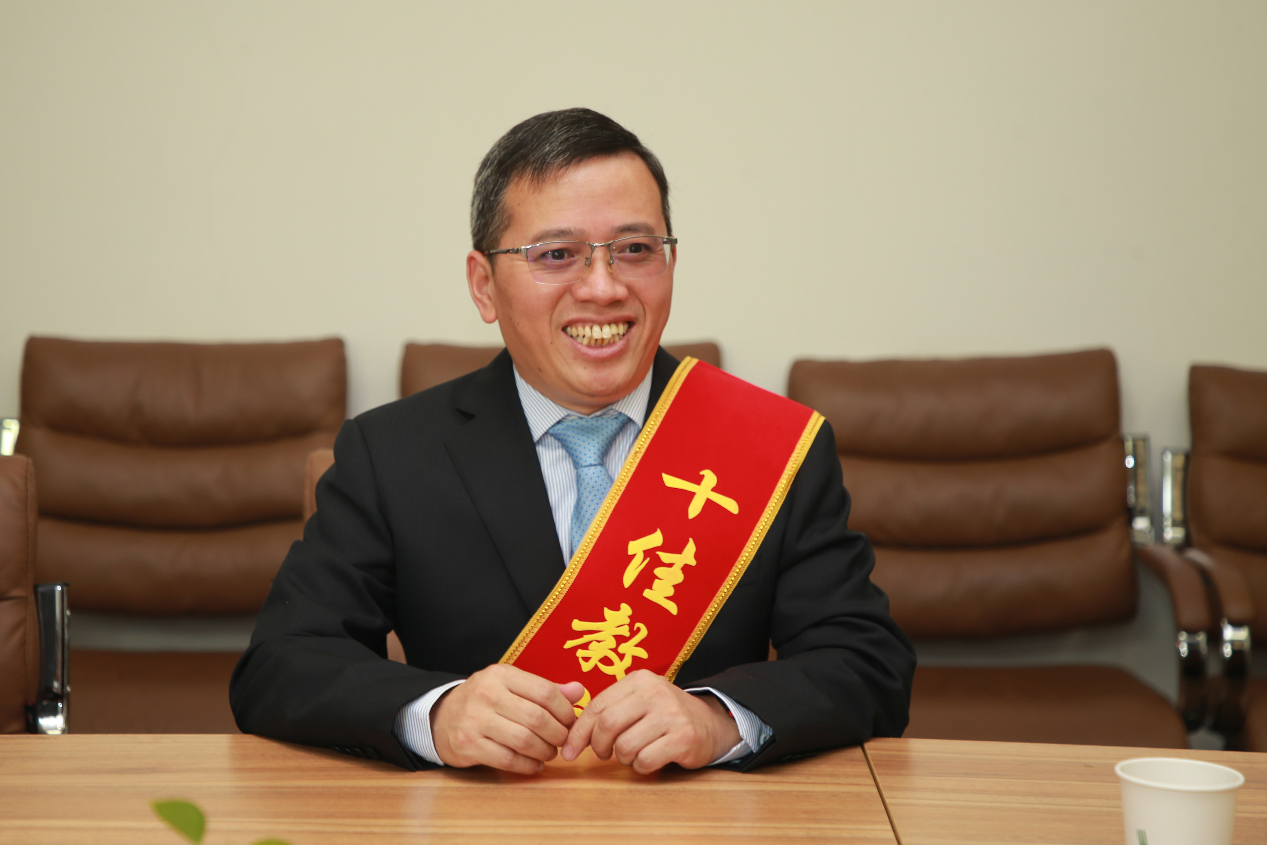 朱俊友新任角色揭晓，自信与成就感的励志之旅再启航