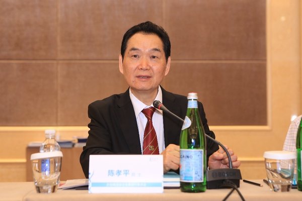 陈孝平院士最新动态，自然美景探索之旅启幕