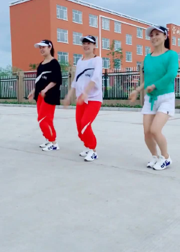 舞步传奇（或小巷深处的舞步）